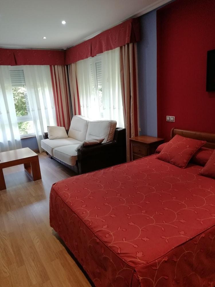 Hotel Azpiazu กูดีเยโร ภายนอก รูปภาพ