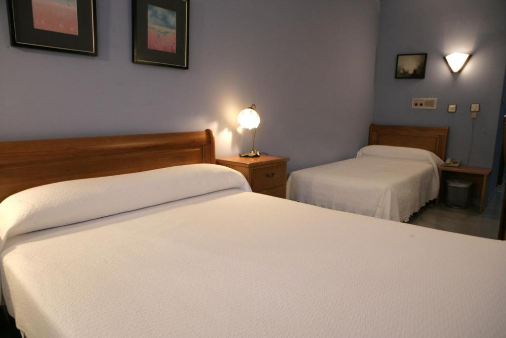 Hotel Azpiazu กูดีเยโร ภายนอก รูปภาพ