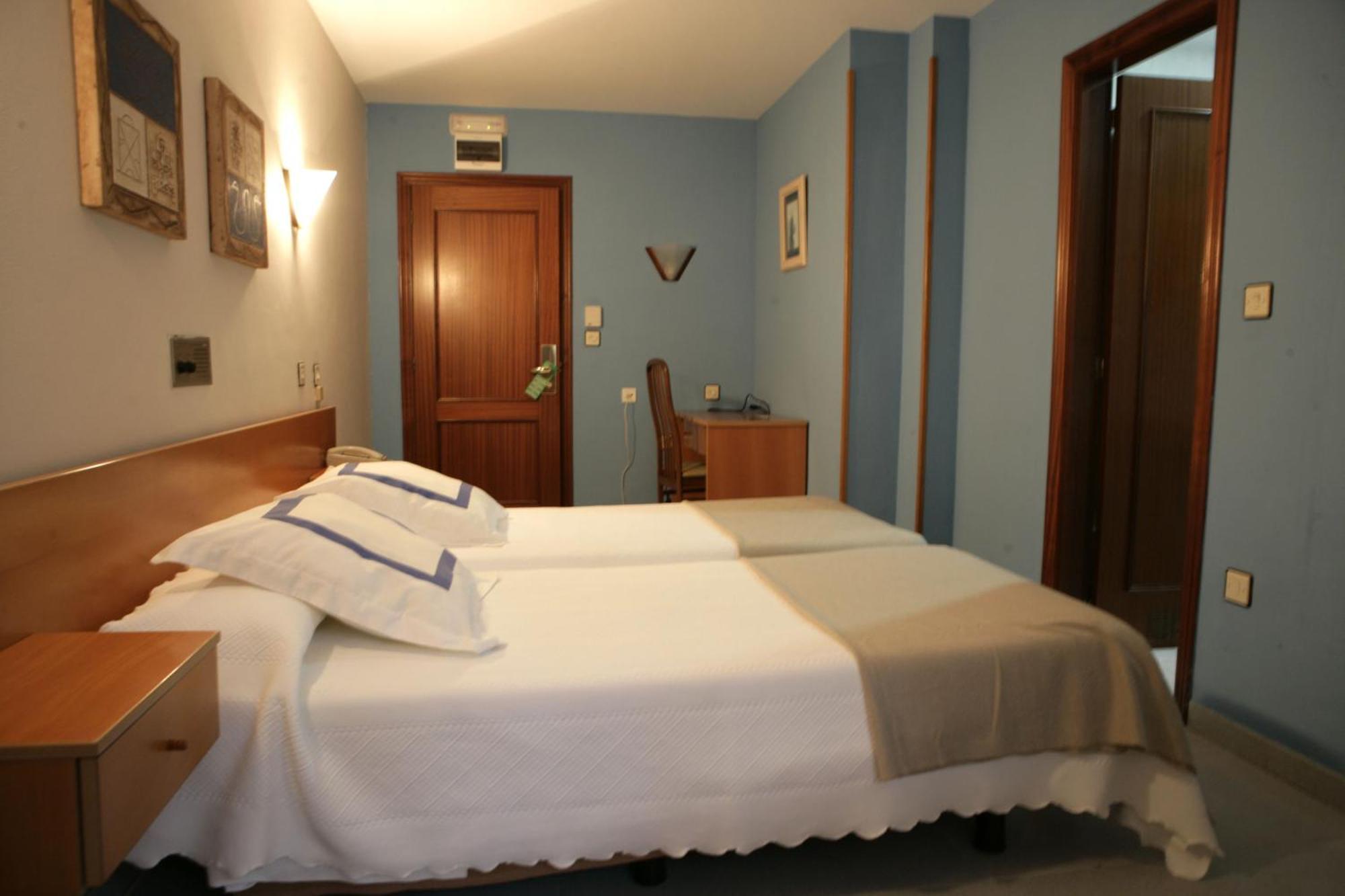 Hotel Azpiazu กูดีเยโร ภายนอก รูปภาพ