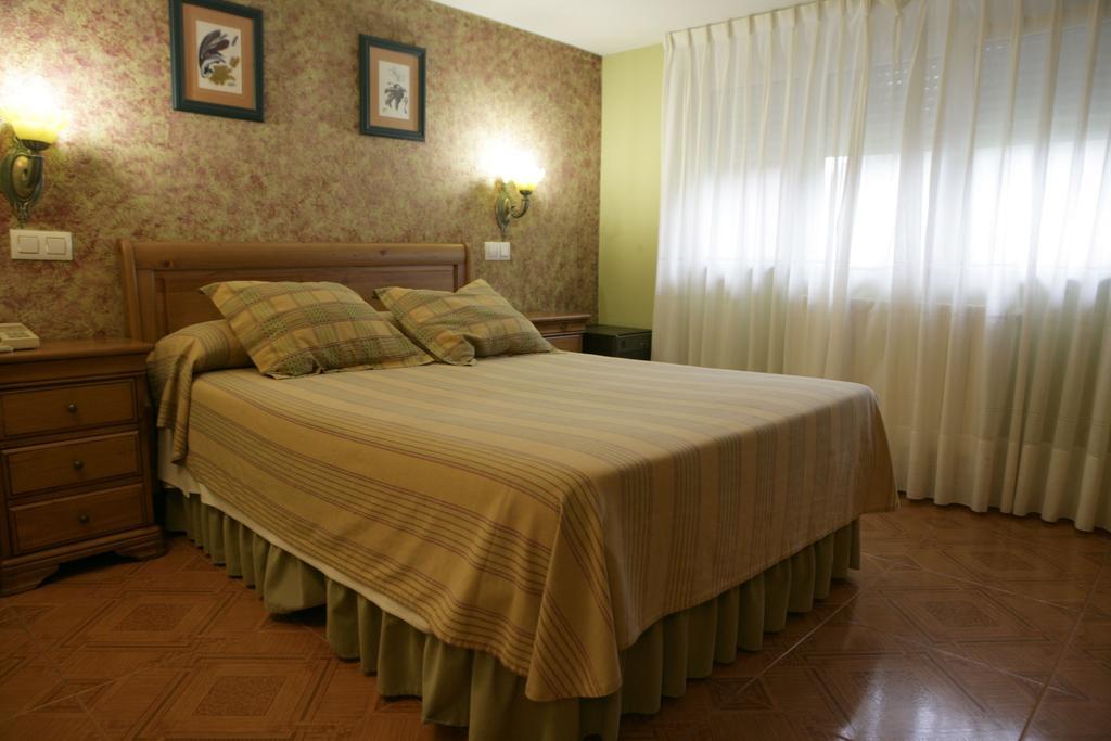 Hotel Azpiazu กูดีเยโร ภายนอก รูปภาพ
